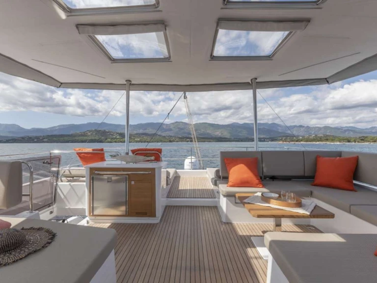 Wynajem Luksusowy jacht Fountaine Pajot z patentem 