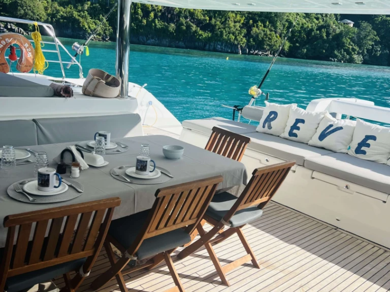 Wynajmij Katamaran z lub bez skippera Lagoon w Korsyka