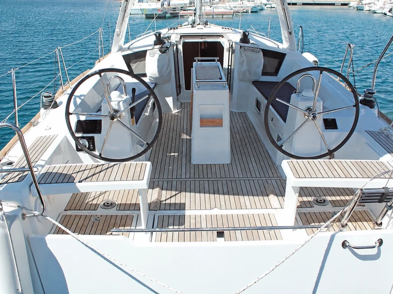 Wynajem w Sant Carles de la Ràpita- Bénéteau Oceanis 38.1 na SamBoat