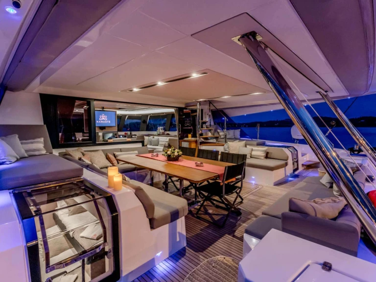 Wynajmij Fountaine Pajot NAMASTE (SAMANA) w Piraeus