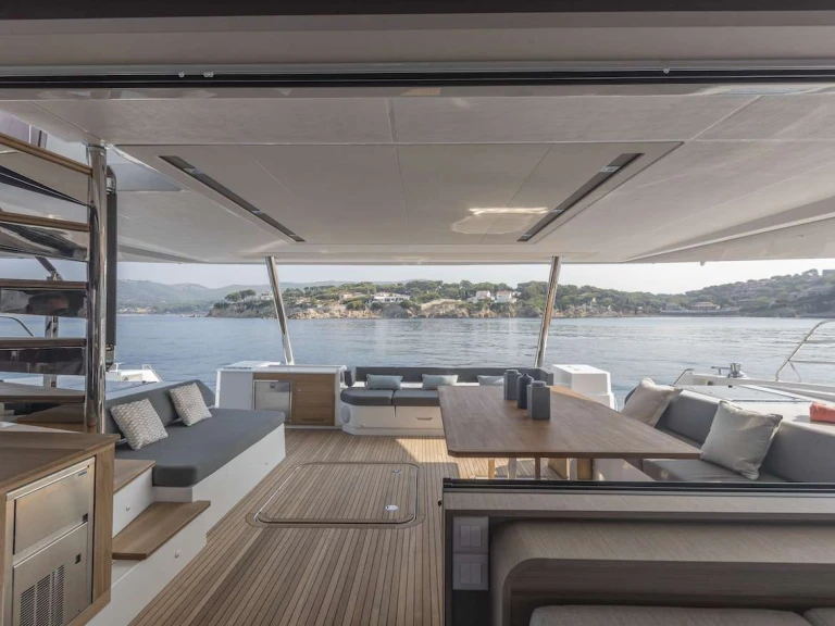 Wynajem Luksusowy jacht Fountaine Pajot z patentem 