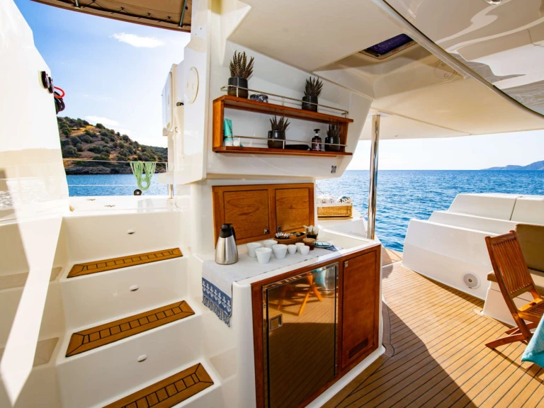Wynajmij Luksusowy jacht z lub bez skippera Fountaine Pajot w Piraeus
