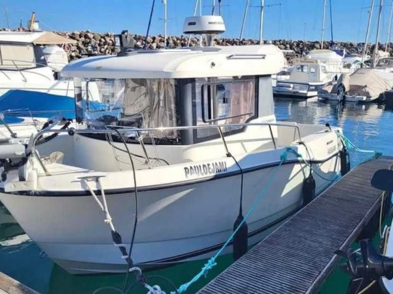 Wynajmij Quicksilver Activ 605 Pilothouse w Sesimbra