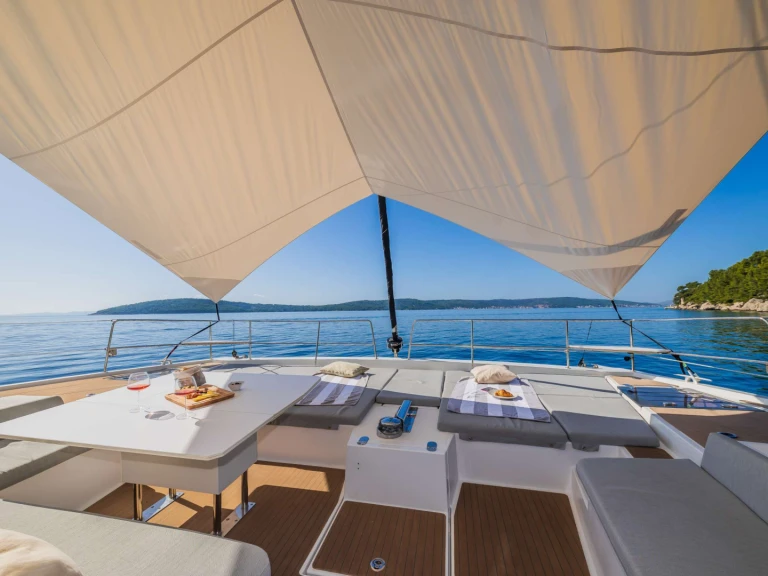 Wynajem łodzi Piraeus tanio OCEAN LOUNGE