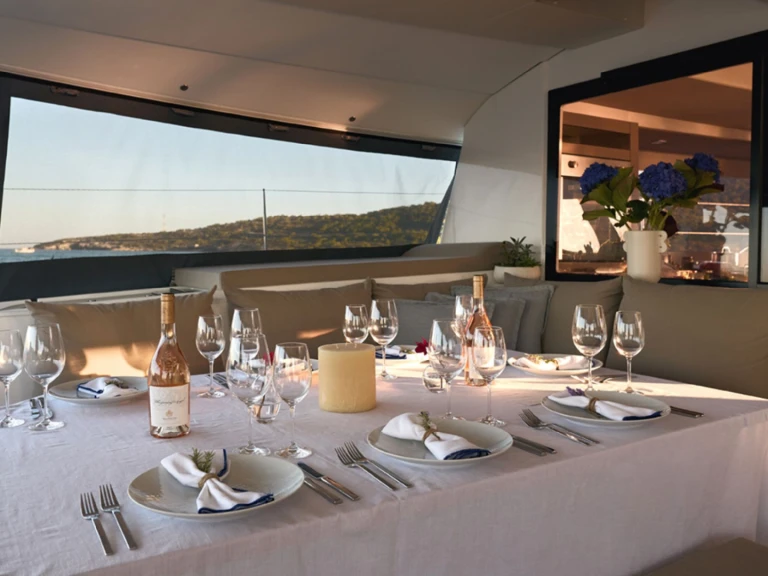Wynajmij Luksusowy jacht z lub bez skippera Fountaine Pajot w Piraeus