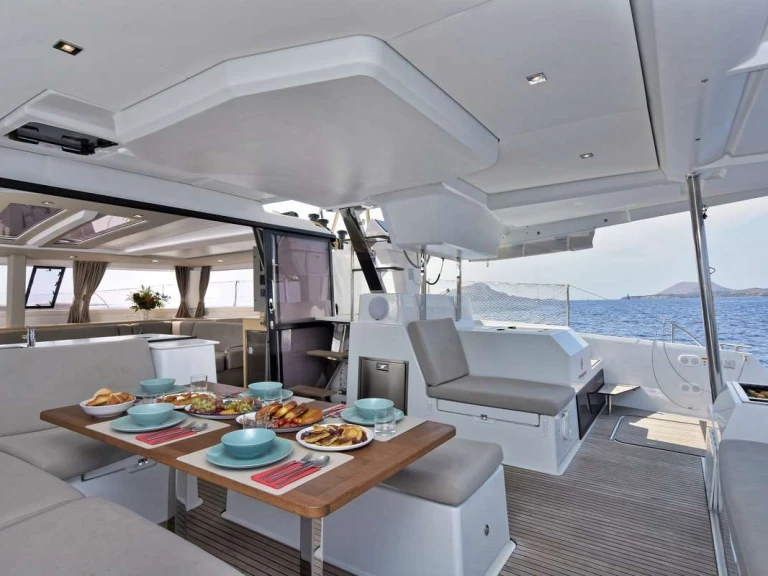 Wynajem łodzi Fountaine Pajot HELIDONI w Volos na SamBoat 