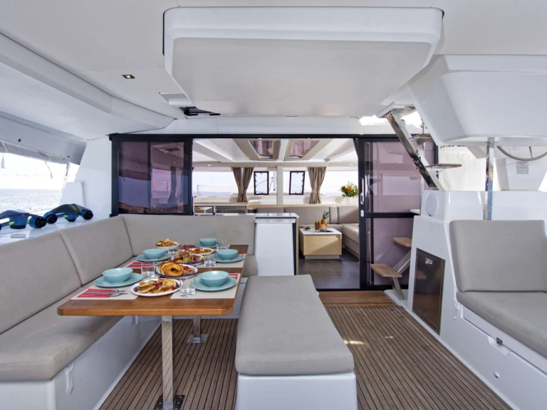 Wynajmij Luksusowy jacht z lub bez skippera Fountaine Pajot w Volos
