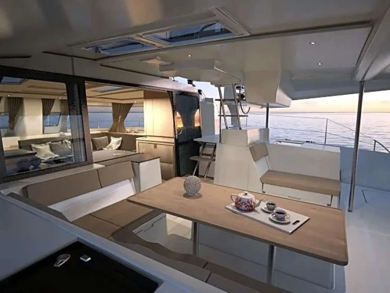Fountaine Pajot Mahana między profesjonalistami a osobami prywatnymi w Polinezja Francuska