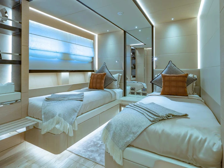  Motoryacht Song of Songs między profesjonalistami a osobami prywatnymi w Ao Po