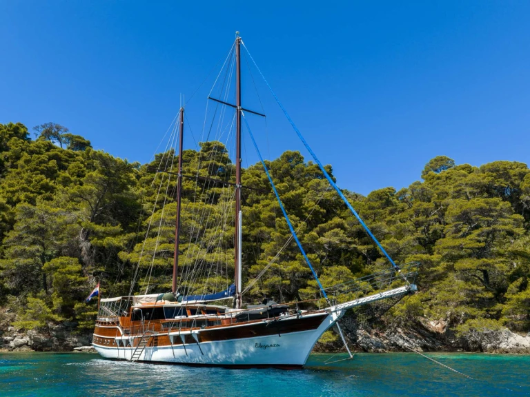 Wynajem w Split- Custom Eleganza na SamBoat