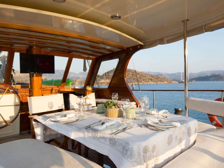 Wynajem Luksusowy jacht Orion Yachts z patentem 