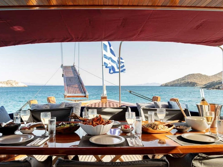 Psaros Shipyard SEATZEN między profesjonalistami a osobami prywatnymi w Mykonos (wyspa)