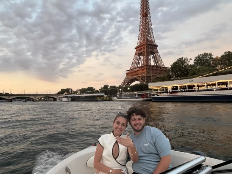 Wynajmij Monterey Mercruser w Paris