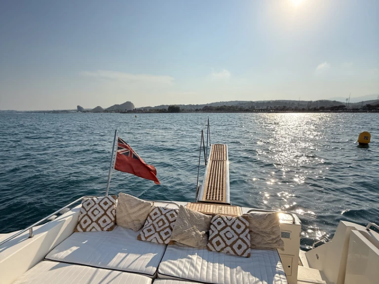 Wynajmij Luksusowy jacht z lub bez skippera Princess w Antibes