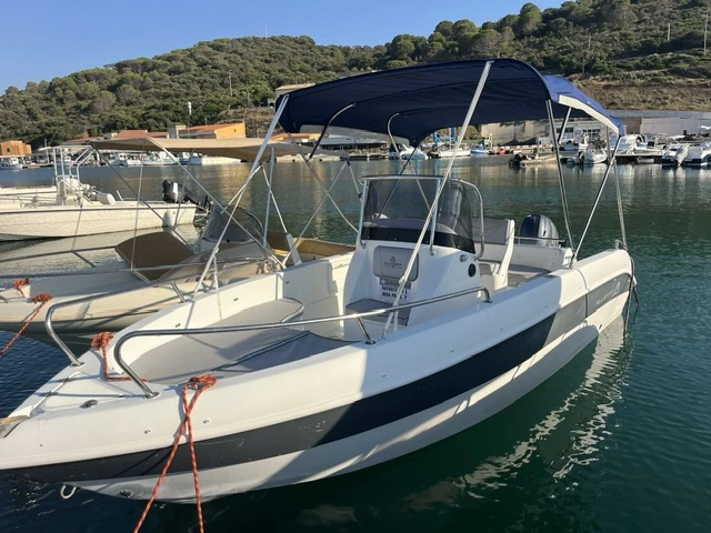 Allegra Boats All 19 Open między profesjonalistami a osobami prywatnymi w Porticciolo di Castelsardo
