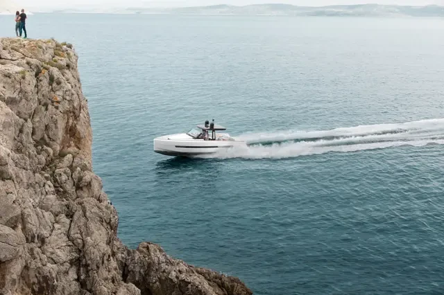 Fjord Fjord 42 Open między profesjonalistami a osobami prywatnymi w Saint-Tropez
