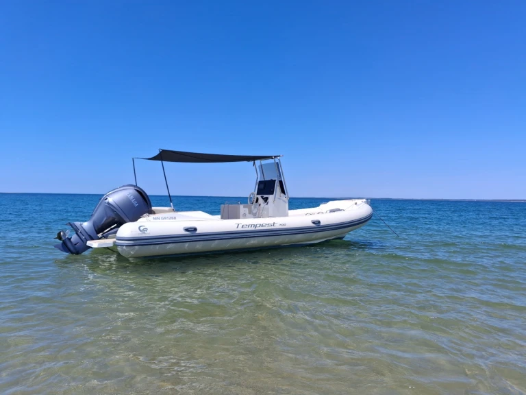Wynajem łodzi Royan tanio Tempest 700