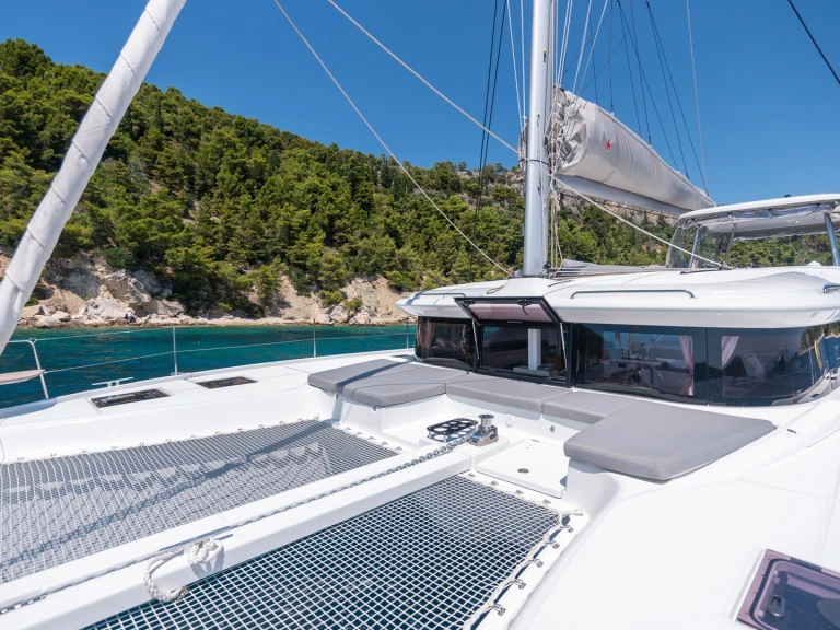 Wynajmij Lagoon Lagoon 43 - 3 + 1 cab. OW w Kaštela