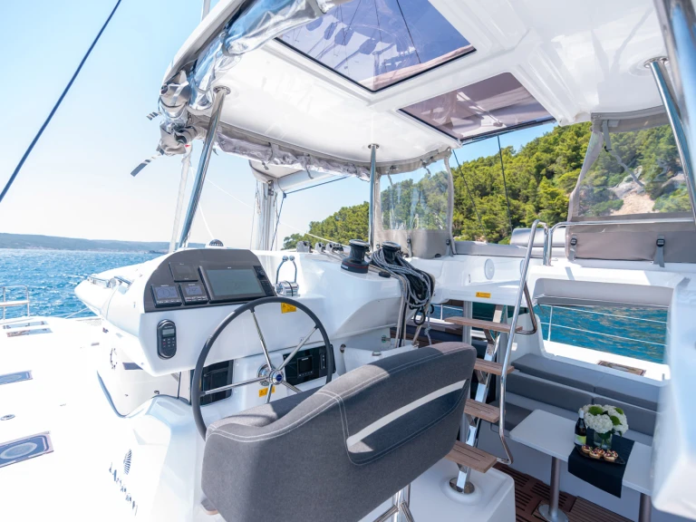 Wynajem Katamaran w Kaštela - Lagoon Lagoon 43 - 3 + 1 cab. OW