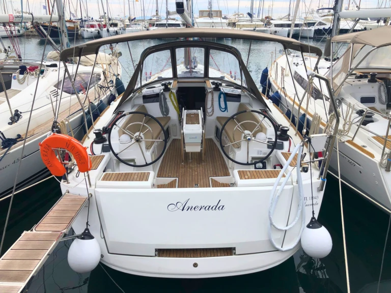 Wynajmij Jeanneau Sun Odyssey 419 w Alimos
