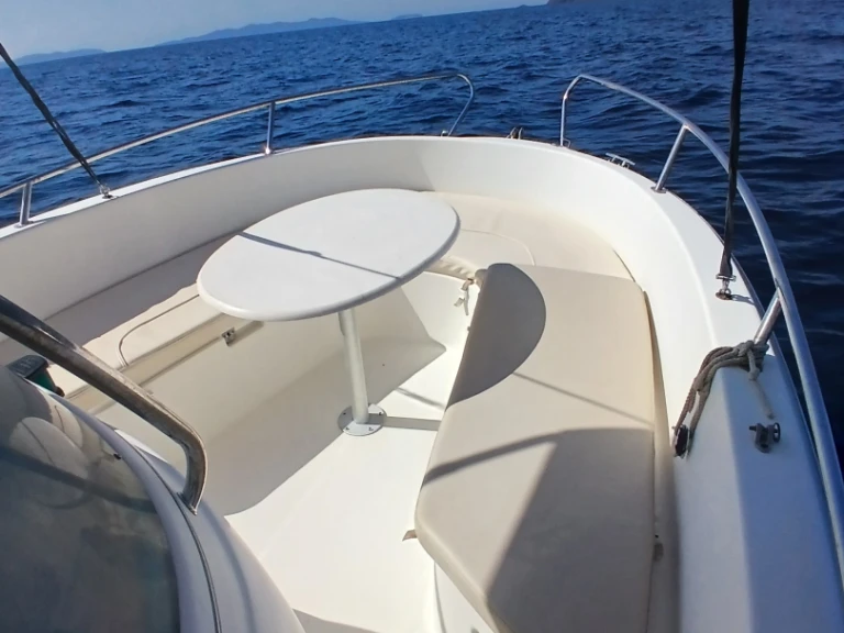 Wynajmij Bénéteau Cap ferret 650 w Bormes-les-Mimosas