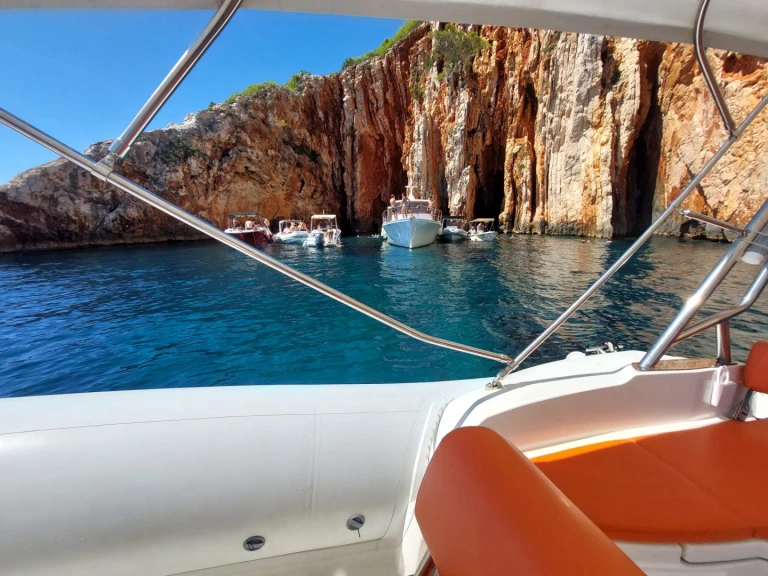 Wynajmij Łódż półsztywna z lub bez skippera Marlin Boat w Hvar