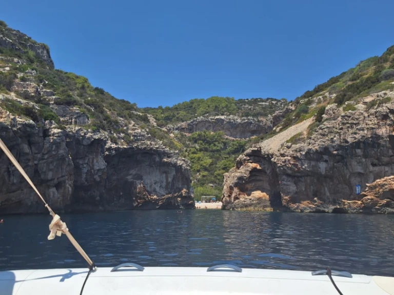 Marlin Boat 790 Pro Dynamic między profesjonalistami a osobami prywatnymi w Hvar