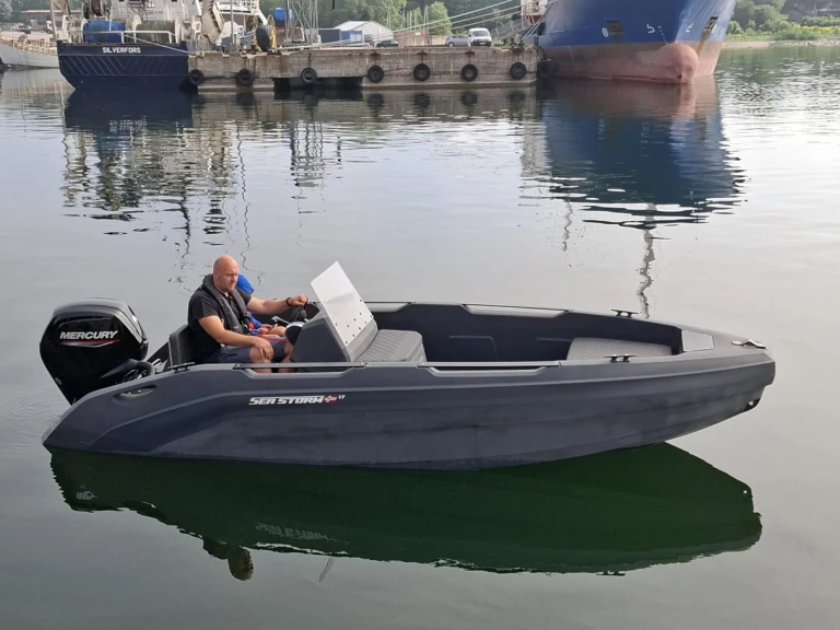 Wynajem Motorówka SeaStorm z patentem 
