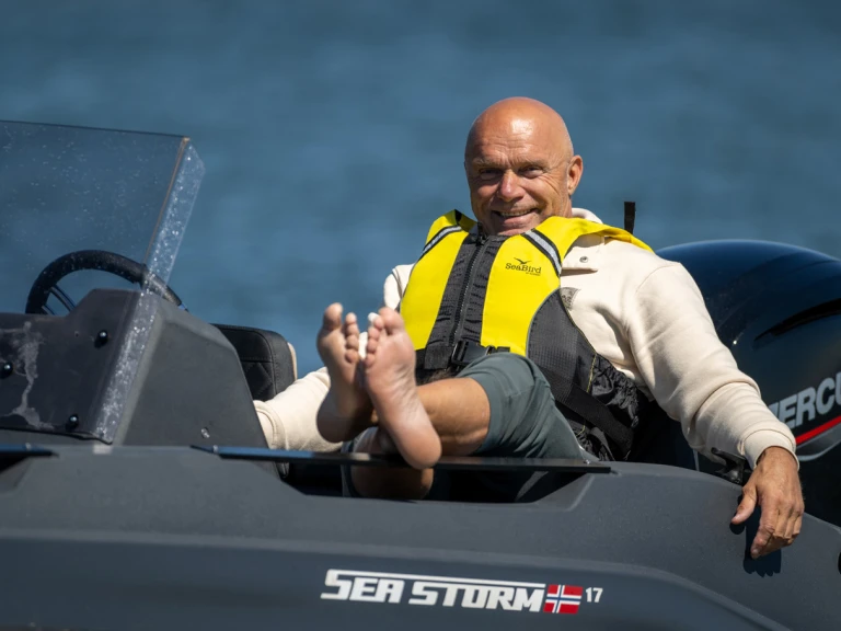 SeaStorm 17 między profesjonalistami a osobami prywatnymi w Vannes