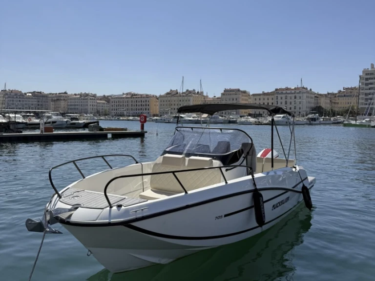 Wynajem Motorówka Quicksilver z patentem 