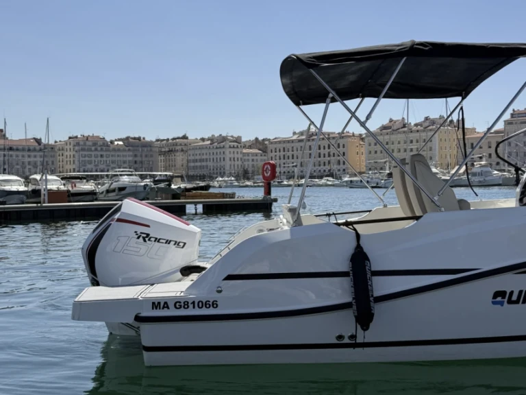 Quicksilver Quicksilver 705 Cruiser między profesjonalistami a osobami prywatnymi w Marsylia