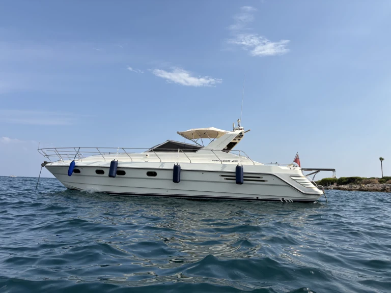 Wynajmij Luksusowy jacht z lub bez skippera Princess w Antibes