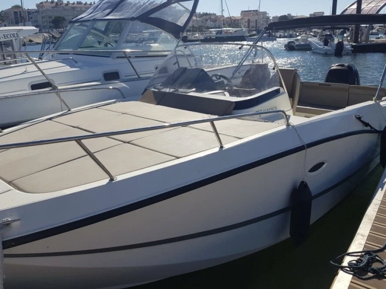 Wynajmij Quicksilver Activ 755 Sundeck w Marsylia