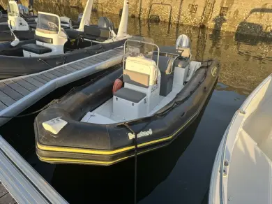 Wynajmij Bombard Explorer 550 SP w Bénodet