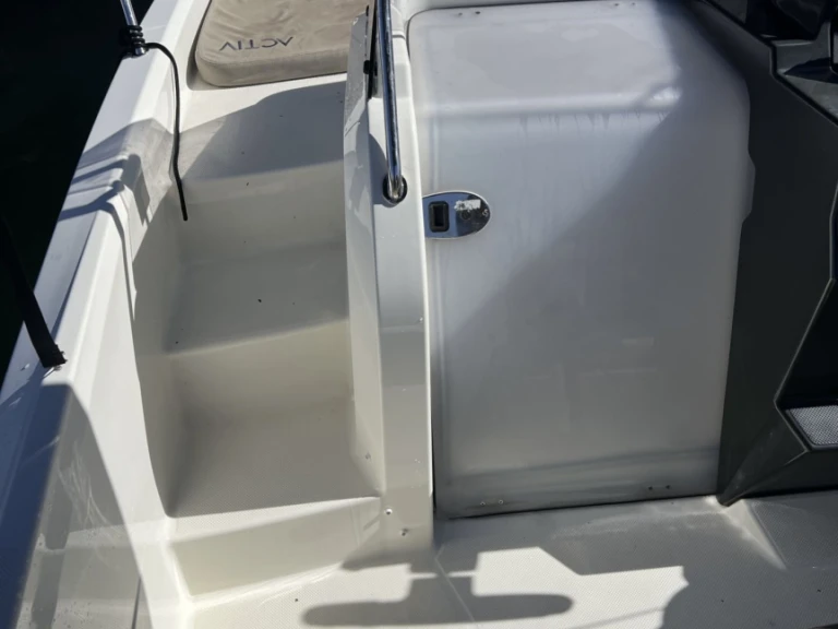 Wynajem łodzi Marsylia tanio Activ 675 Sundeck