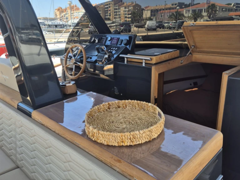 nautica esposito positano 38 między profesjonalistami a osobami prywatnymi w Le Lavandou