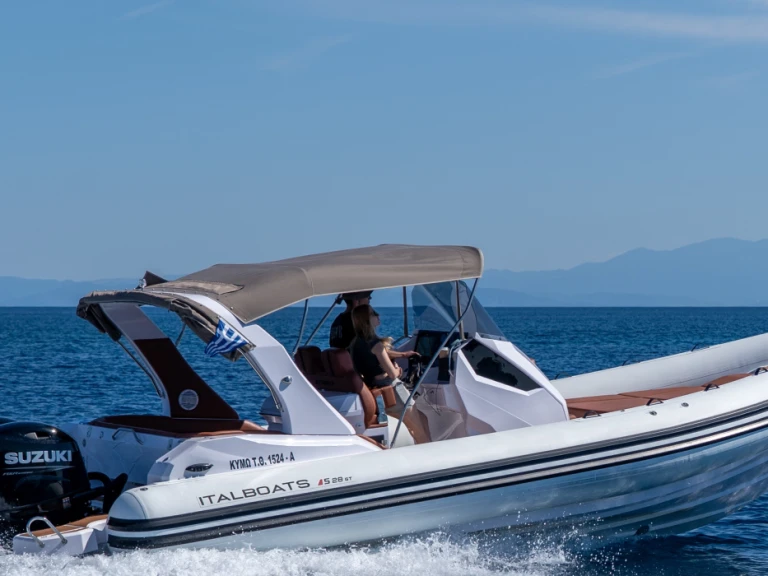 Italboats stinger 28 gt między profesjonalistami a osobami prywatnymi w Skiathos