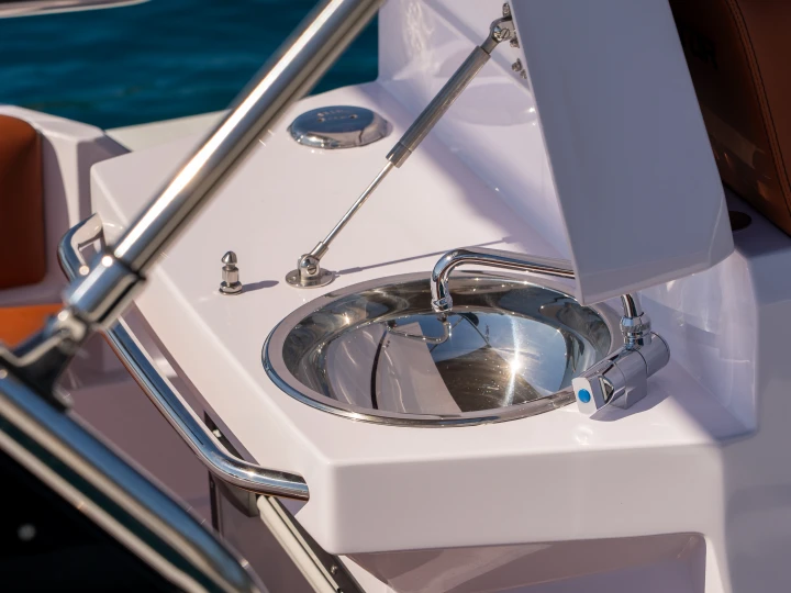 Italboats Stinger 24 gt między profesjonalistami a osobami prywatnymi w Skiathos