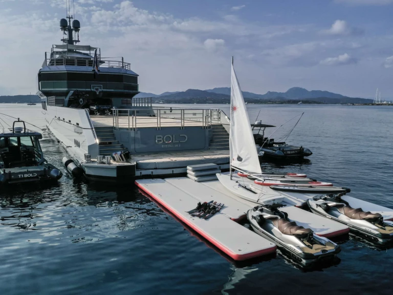 Silent Yachts BOLD między profesjonalistami a osobami prywatnymi w Porto Cervo