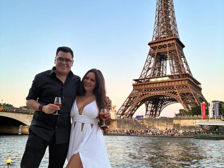 Wynajmij Motorówka z lub bez skippera Monterey w Paris