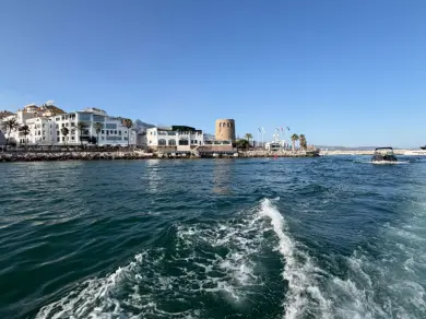 Wynajmij Motorówka z lub bez skippera Monterey w Marbella