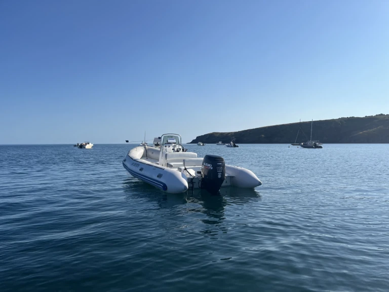 Wynajem łodzi Bombard Explorer 640 SB w Locmaria na SamBoat 
