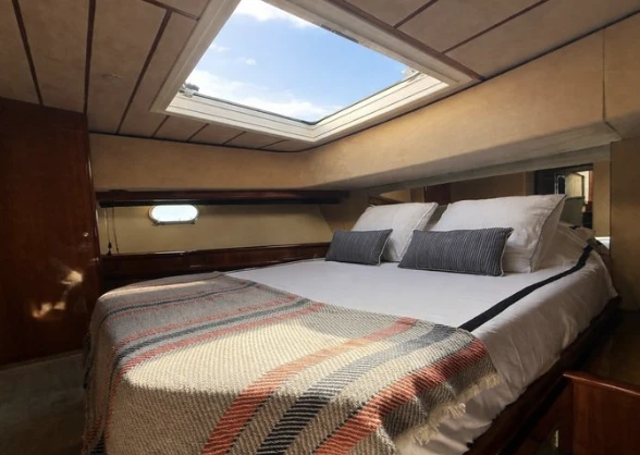 Ferretti Ferretti 680 między profesjonalistami a osobami prywatnymi w Puerto Banús