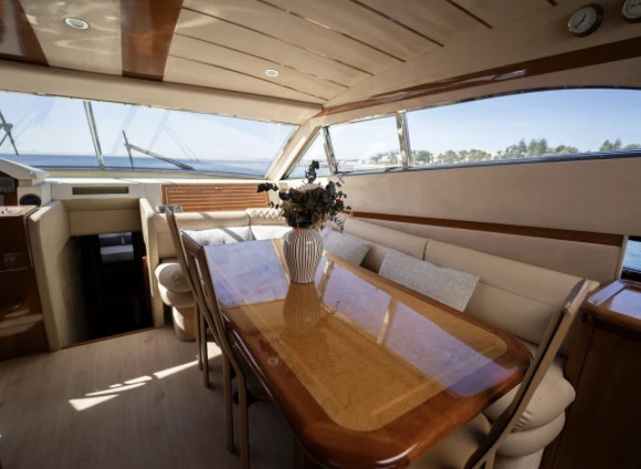 Wynajem łodzi Puerto Banús tanio Ferretti 680