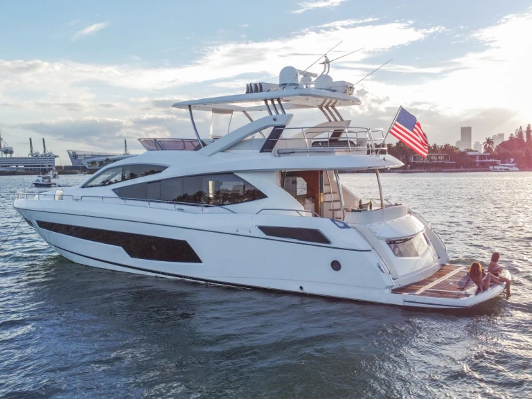Sunseeker Asha między profesjonalistami a osobami prywatnymi w Miami