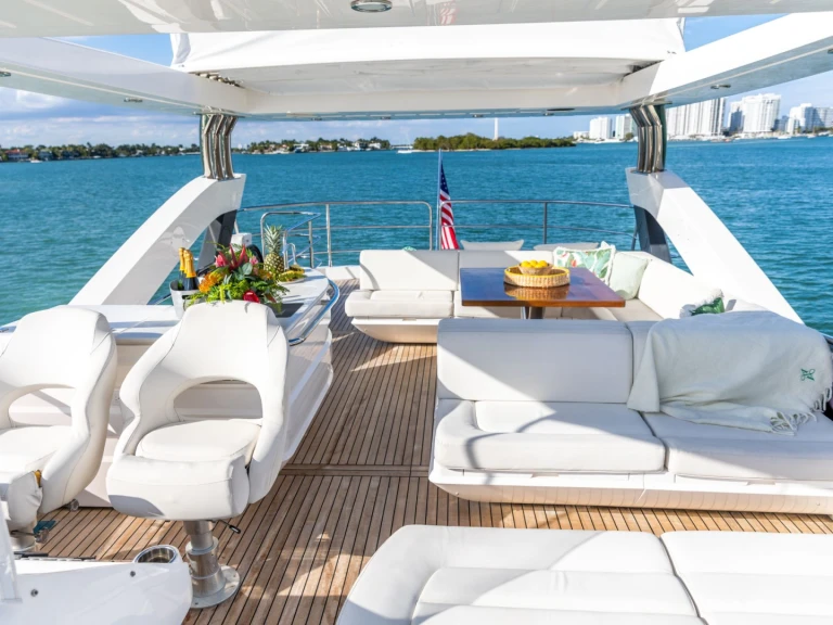 Wynajmij Luksusowy jacht z lub bez skippera Sunseeker w Miami