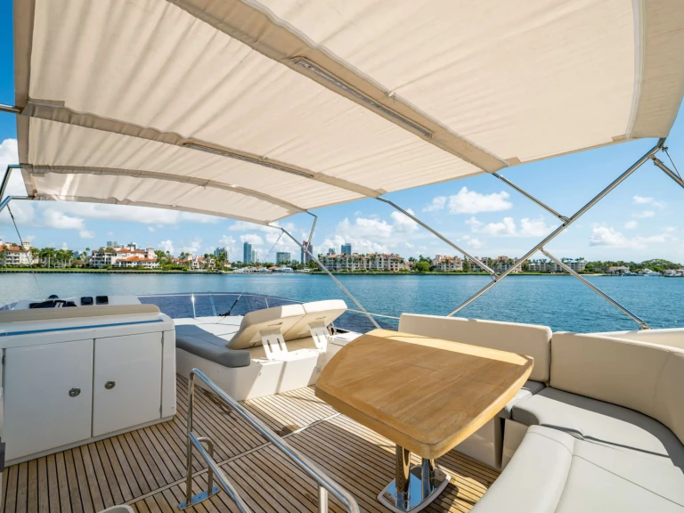 Wynajmij Prestige Yachts Molto Piaciuto w Bahamy