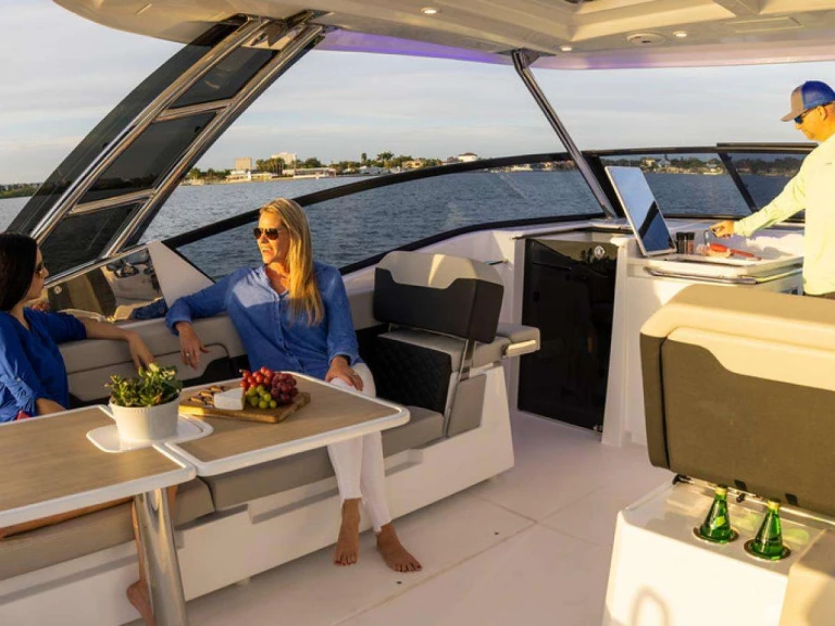 Wynajem łodzi Aquila Selesticat w Port Fréjus na SamBoat 