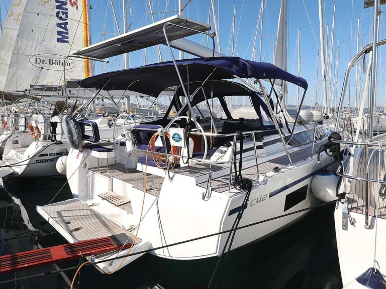 Bavaria Bavaria C42 między profesjonalistami a osobami prywatnymi w Biograd na Moru