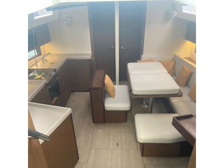 Wynajmij Bénéteau Oceanis 46.1 w Alimos
